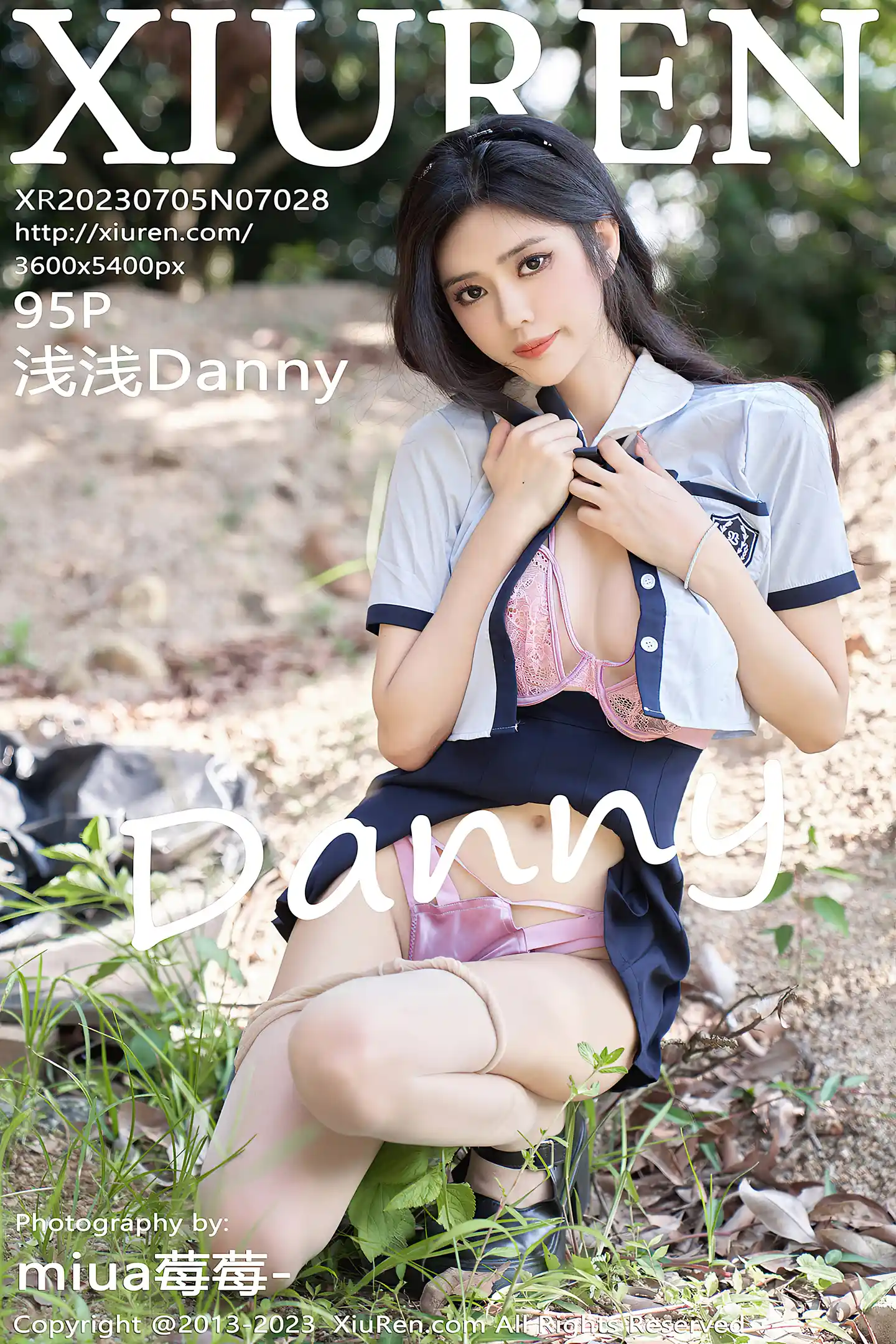 [XiuRen秀人网]VOL.7028 模特浅浅Danny户外脱性感Jk露粉色蕾丝内衣秀完美身材诱惑写真95P-秀人网官方网站